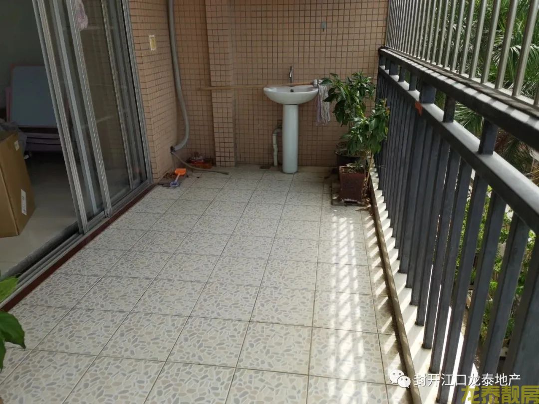 广信新城 步梯靓楼层 136方大三房 南向