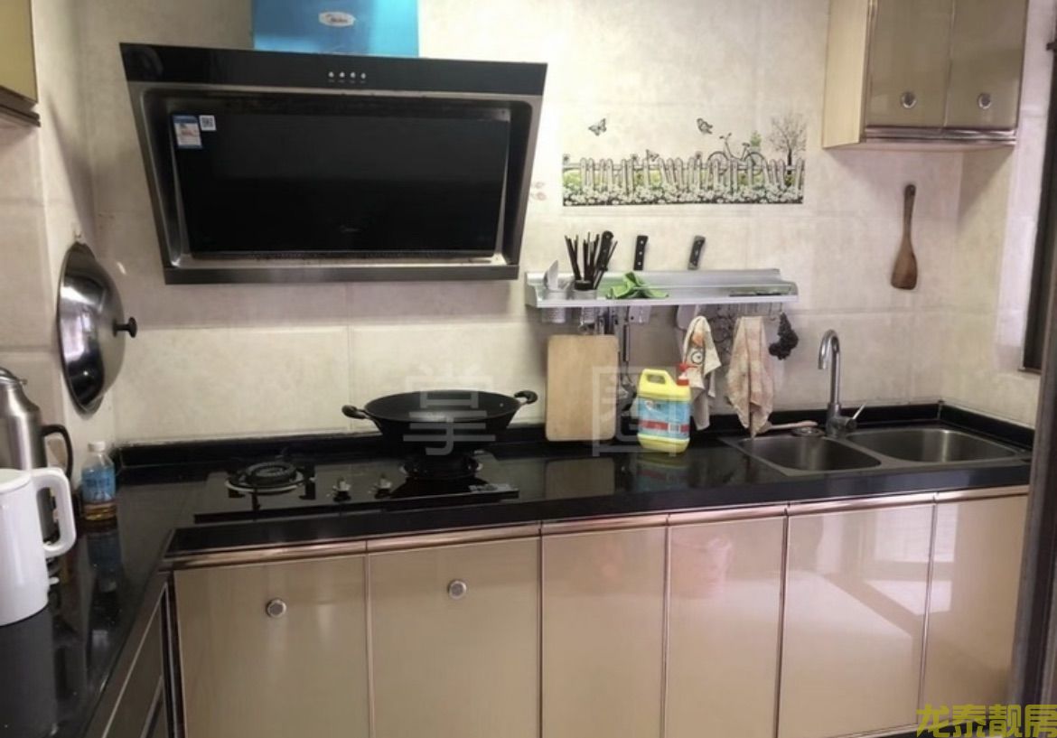 星河御景电梯中层