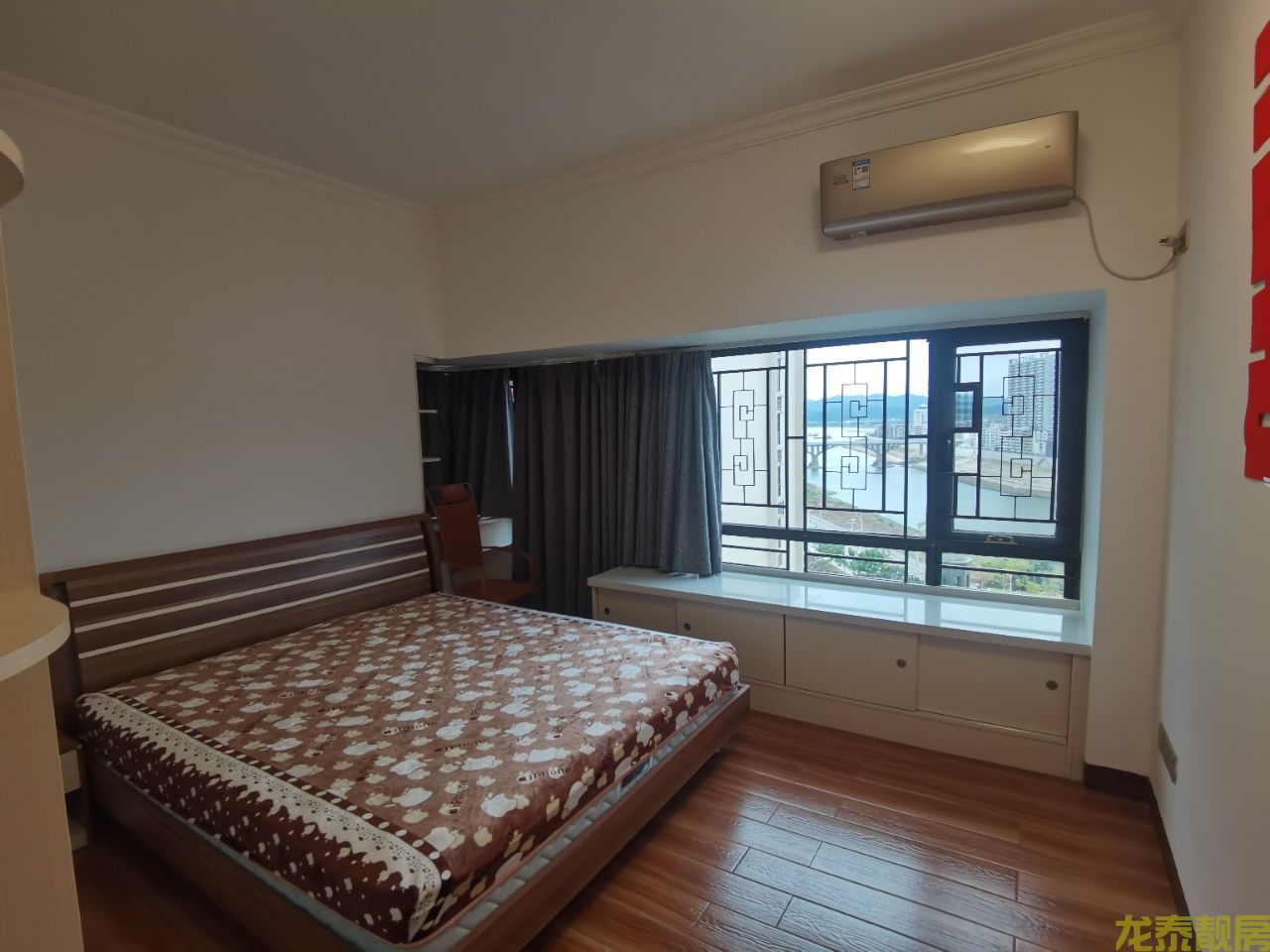 佰隆山河电梯靓楼层精装房