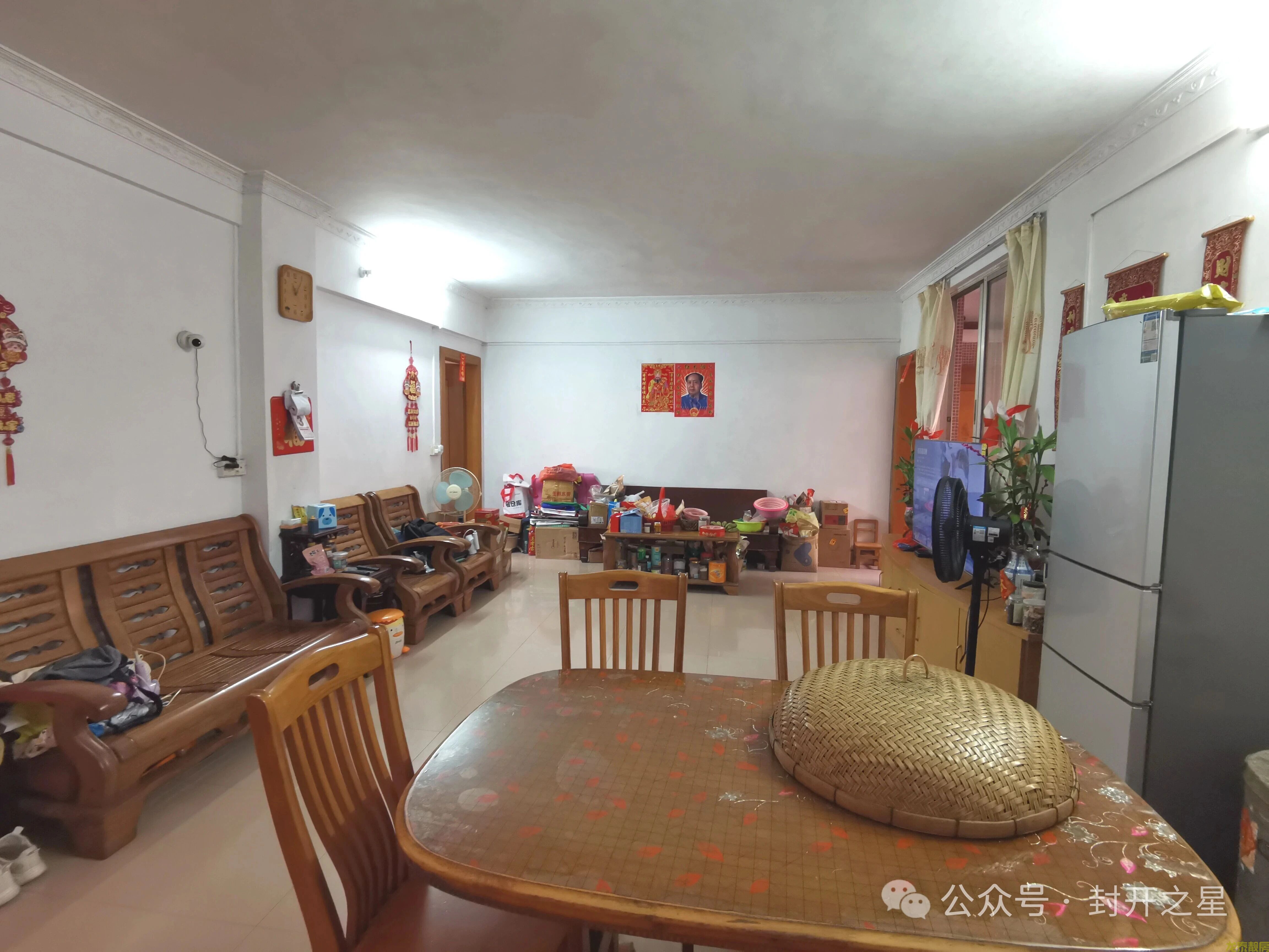 江滨公园附近步梯5楼精装三房可按揭