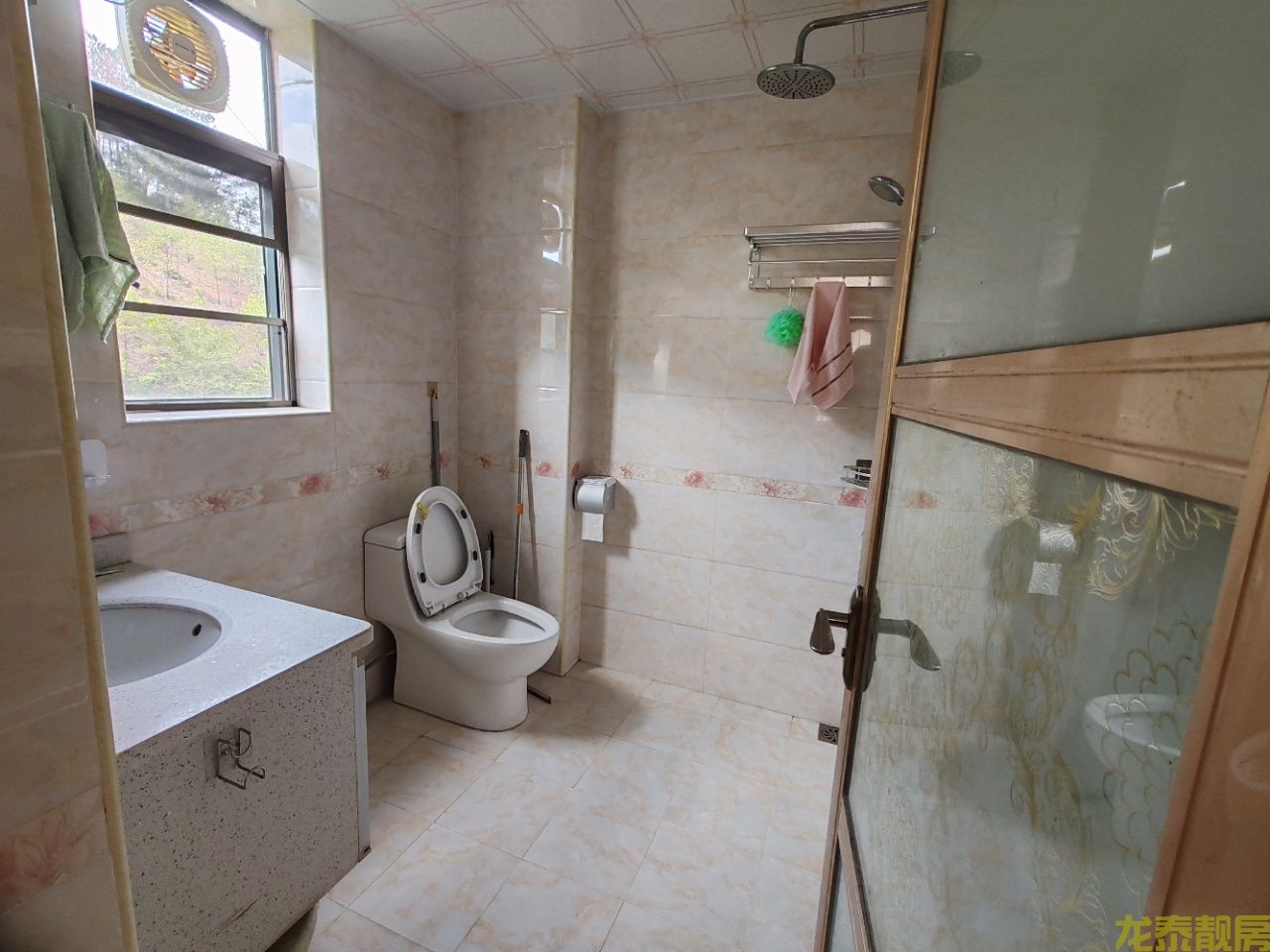 广信嘉园中高楼层精装三居室，附带全套家私家电